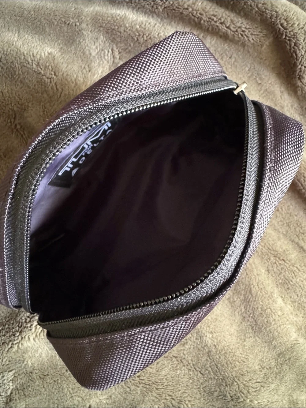 Tumi Delta Nylon Pouch Travel Toiletry Bag Case Black Bag